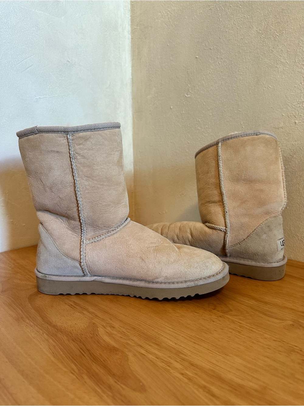 UGG Classic Short - Picture 3 of 7